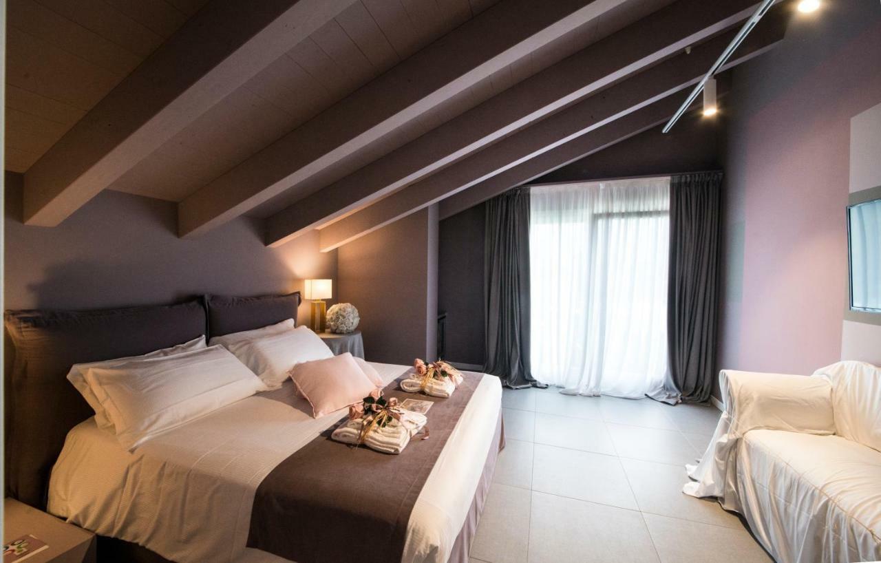 Art B&B Design Costa Volpino Bagian luar foto